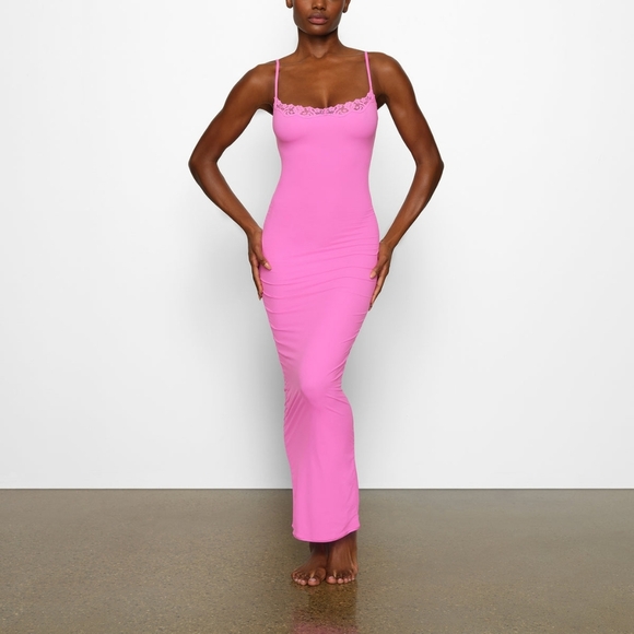 1. NWT SKIMS FITS EVERYBODY CORDED LACE LONG SLIP DRESS IN NEON ORCHID SIZE XS - Picture 2 of 6